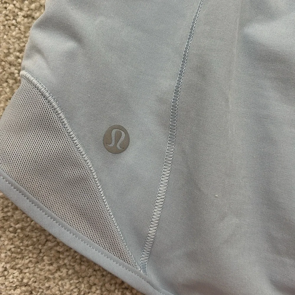 Lululemon Hotty Hot Blue Linen 4 inch Low Rise Lined Shorts Size 4 - Picture 5 of 6